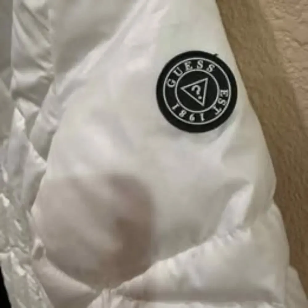 Women's size small Guess Longer puffer jacket - Picture 4 of 6